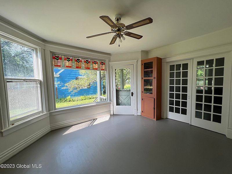 5th image of 52 Simmons Avenue