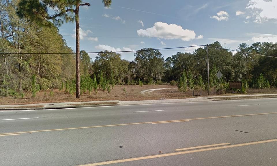 1st image of 910 W Oglethorpe Hwy