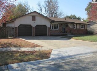 1046 Countryside Dr, McPherson, KS 67460