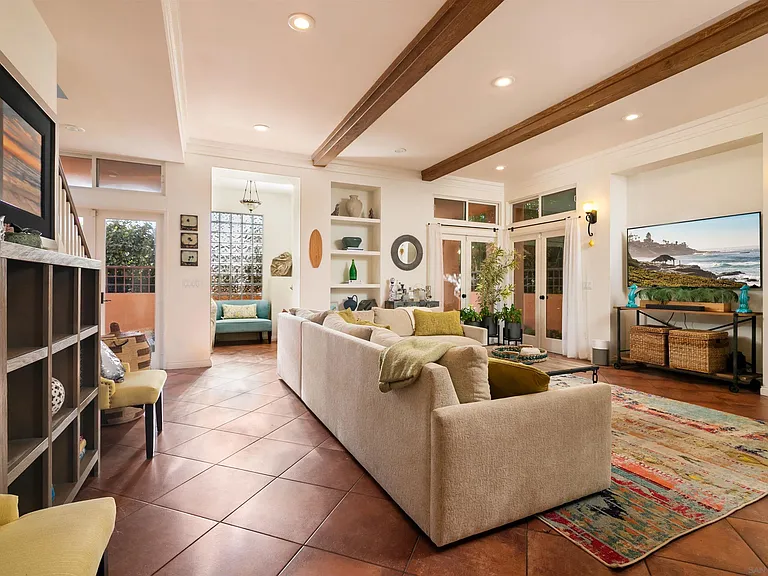 618 Gravilla Pl — Photo 16