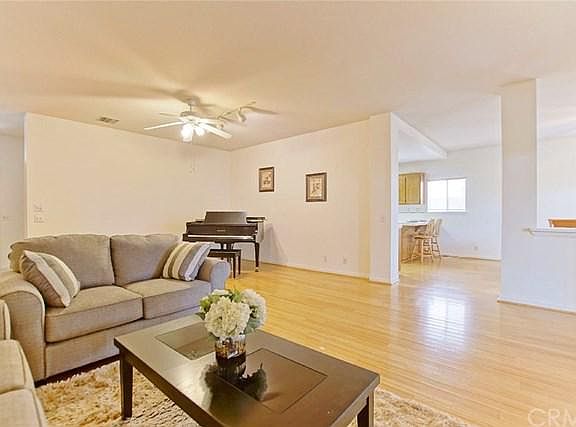 3rd image of 9939 Olive Ct