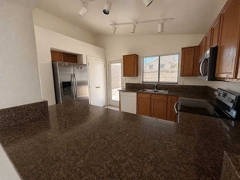 3235 E Hononegh Dr — Photo 3