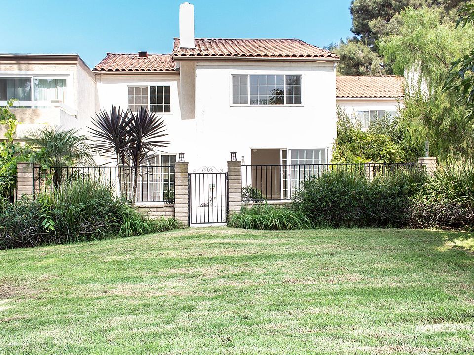 Back of the house facing view of the greenbelt