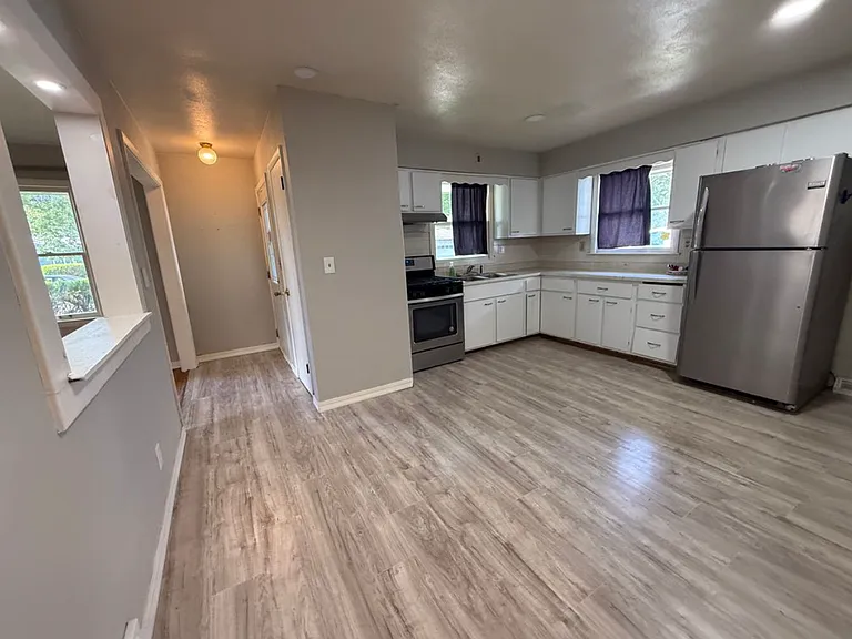 2404 Glenwood Ave — Photo 5