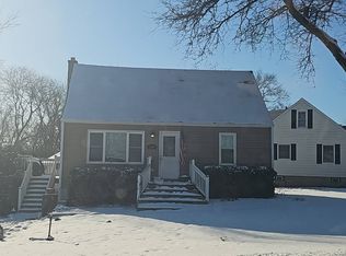 1004 S Cornell Ave, Villa Park, IL 60181