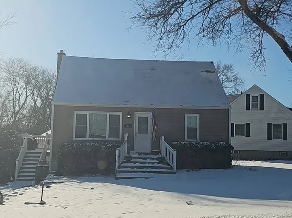 1004 S Cornell Ave, Villa Park, IL 60181