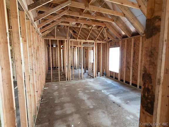 5th image of 2824 E Northhampton St
