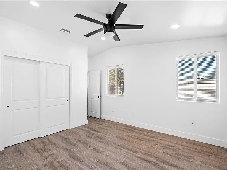 528 W 18th St — Photo 18