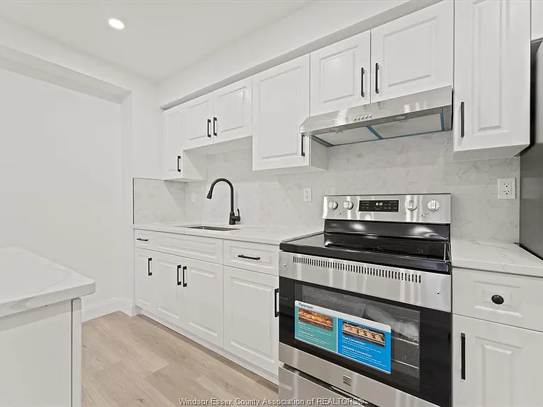 702 Pierre Ave #3 — Photo 5