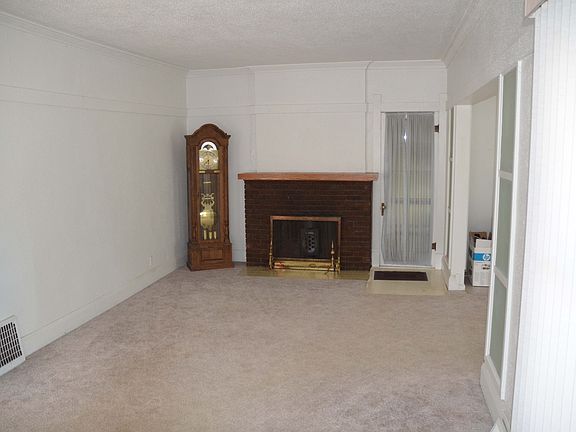 Fireplace in Livingroom