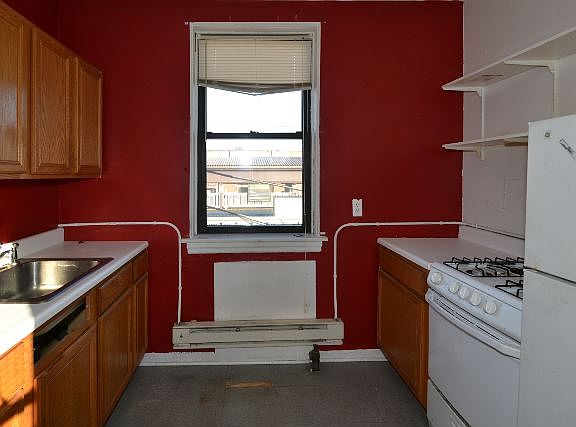 3rd image of 4413 N Wolcott Ave APT 3B