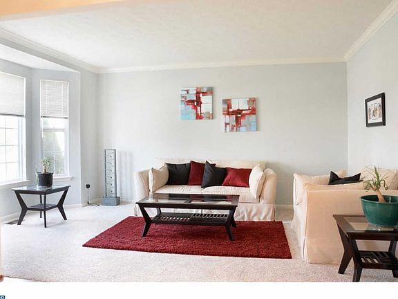 4th image of 1011 W Founds St