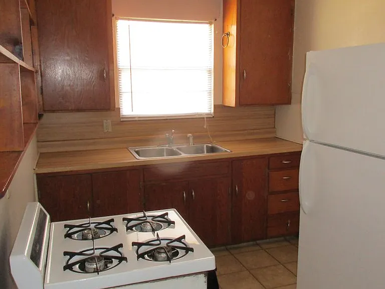 1006 N Bradley St — Photo 5