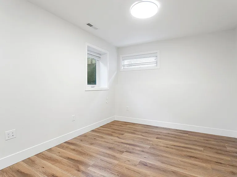 4808 SE Franklin St — Photo 11