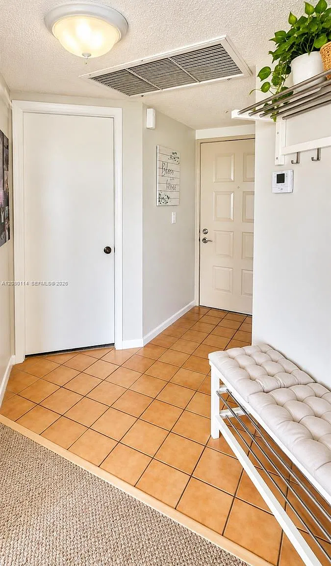 Las Vistas At Doral Condo — Photo 3