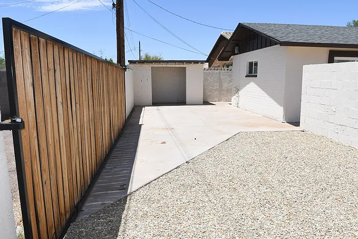 1339 E Glenrosa Ave — Photo 14