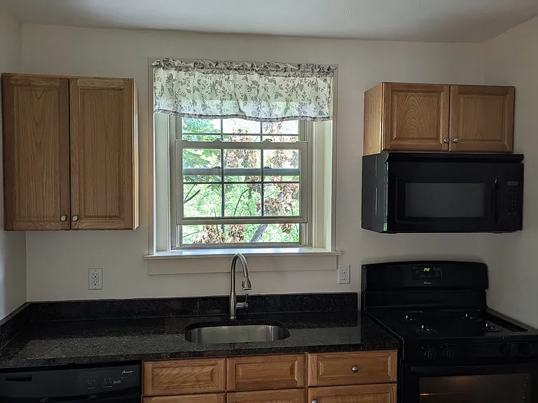 141 Central Sq #1 — Photo 3