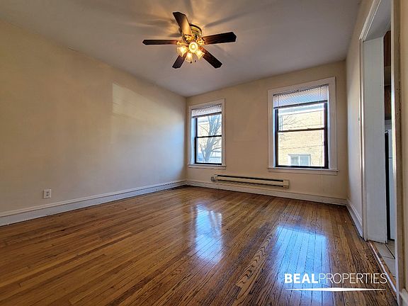 4th image of 1117 W Oakdale Ave APT 1B