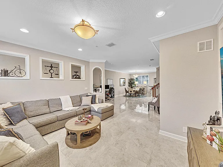 323 Bayfront Dr — Photo 29