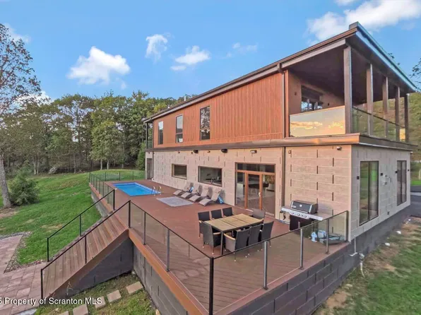 130 Laurelbrook Dr, Wilkes Barre, PA 18702