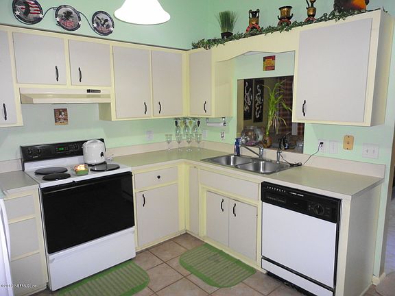 4th image of 693 Roger Sherman St