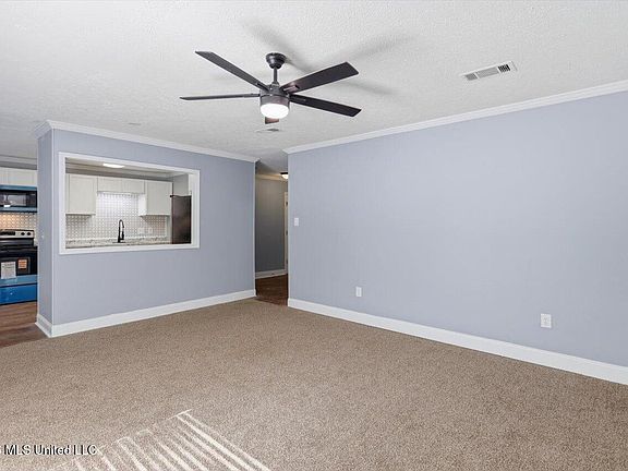 4th image of 170 W Woodcrest Dr