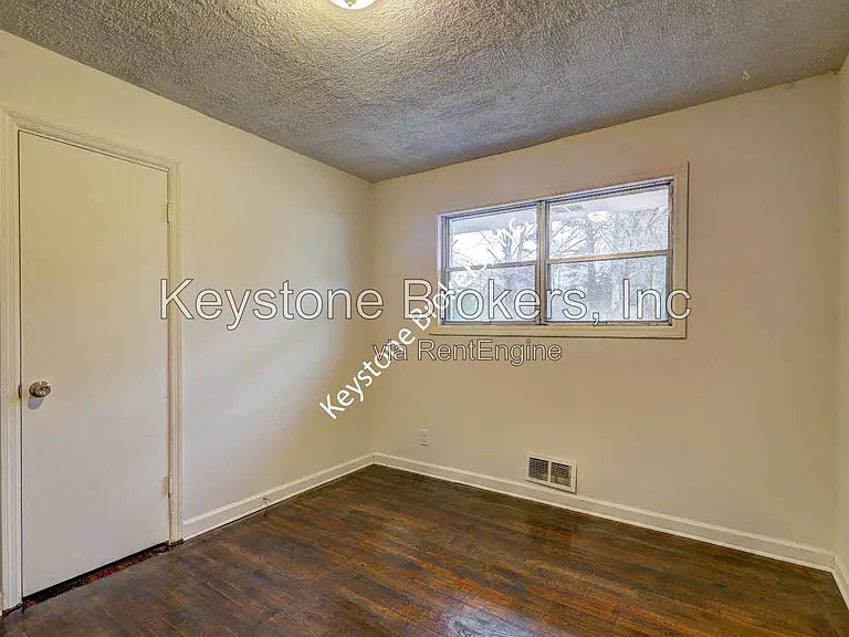 4624 Wesley Dr — Photo 7
