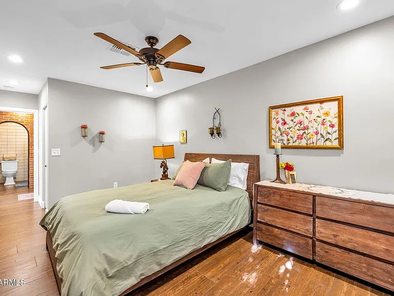 4402 E Turney Ave — Photo 25