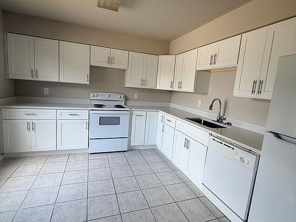 2nd image of 5483 Decatur St