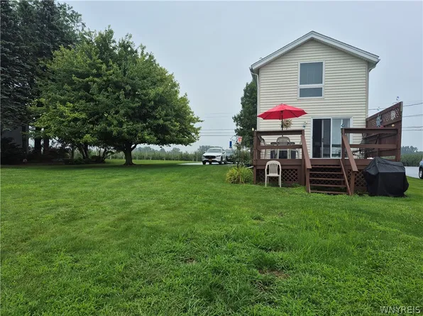 14651 Lakeshore Rd, Kent, NY 14477