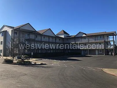 135-139 Prince Ave — Photo 131