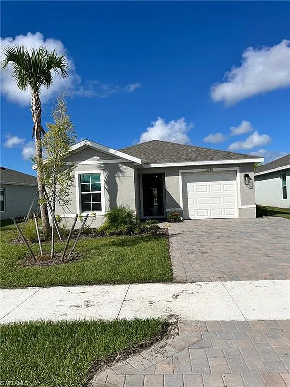 4 bed, 2.0 bath, 1558 sqft, $2,200 — Photo 1