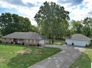 5921 Mimosa Dr, Sedalia, MO 65301