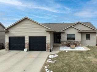 270 Rosslare St, Marion, IA 52302