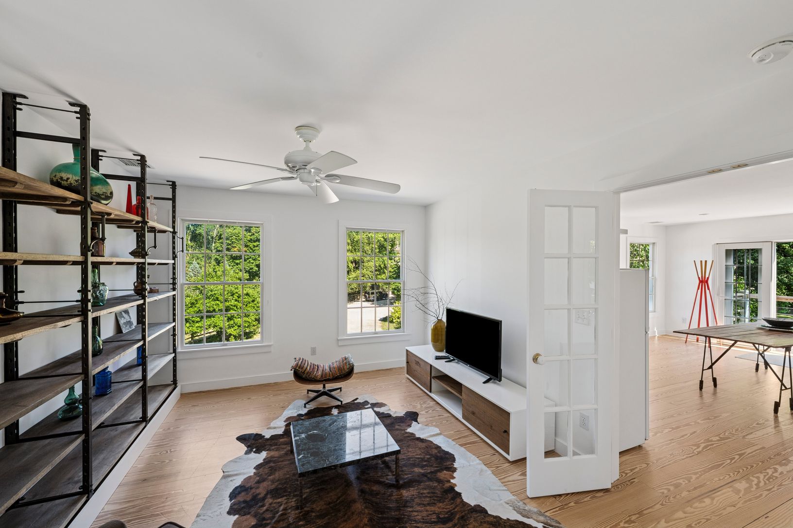  Guest cottage living room