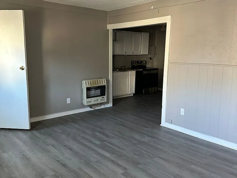 1028 W Lexington Ave — Photo 2
