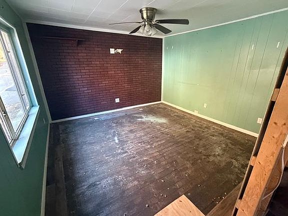 5th image of 419 Byng St