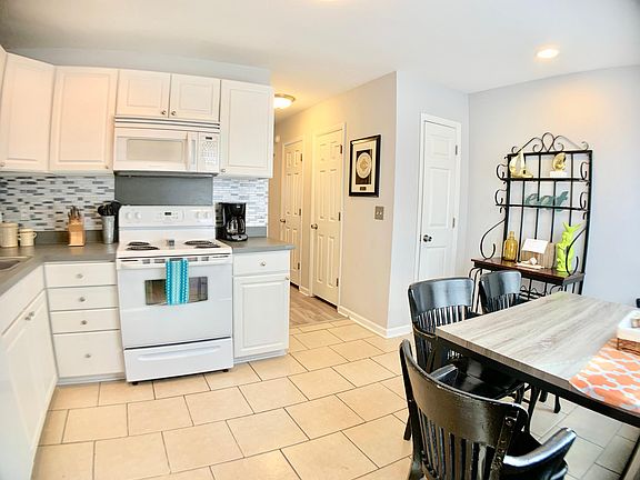 Eat-in-Kitchen: full size appliances, new oven range and microwave. Tile flooring.