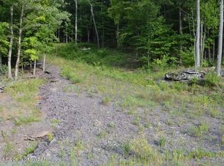 146 Manorview Dr, Dallas, PA 18612