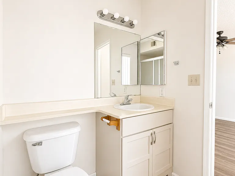 1818 W Portobello Ave — Photo 12