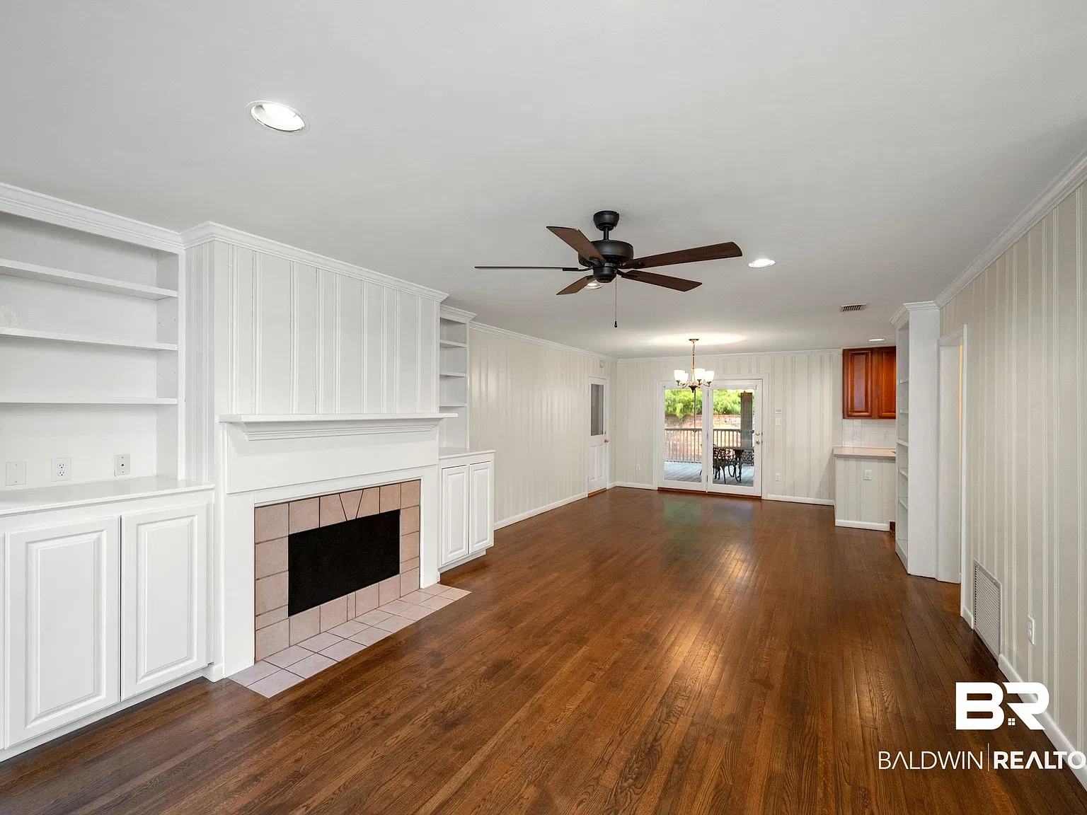 3 bed, 2.0 bath, 1800 sqft, $2,275 — Photo 3