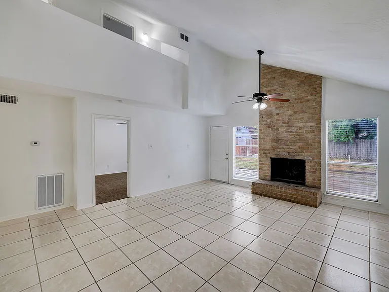 5906 Golden Forest Dr — Photo 5