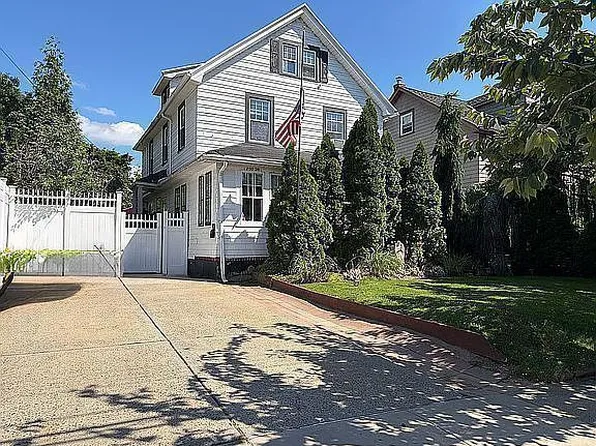 250-36 42nd Ave, Little Neck, NY 11363
