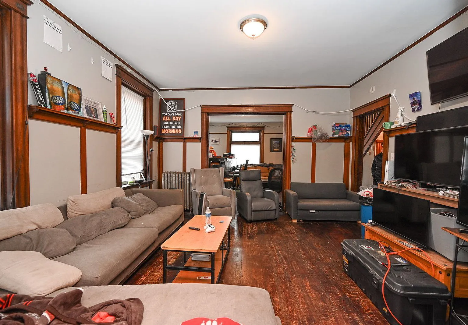9 bed, 3.0 bath, 3186 sqft, $5,595 — Photo 3