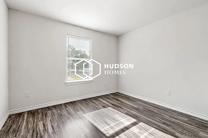 1368 Locust St — Photo 9