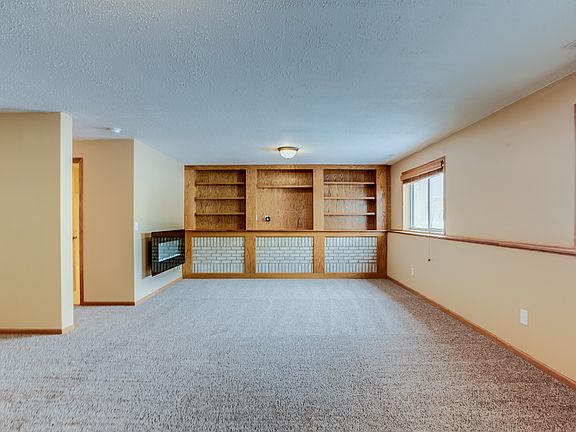 3rd image of 10833 Tyler Ct NE