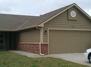 1532 Clover Dr, Junction City, KS 66441