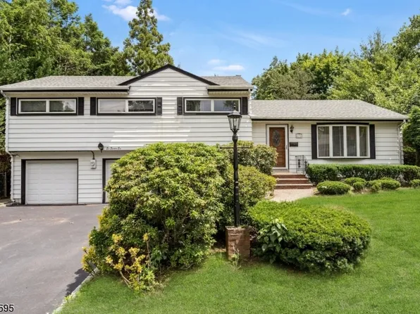 676 Cambridge Rd, Paramus Boro, NJ 07652