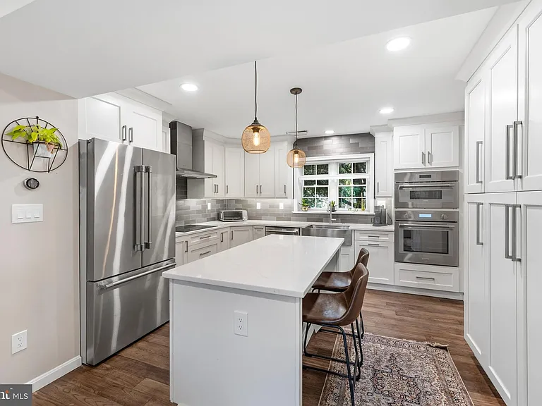 4880 Chevy Chase Dr #133 — Photo 9