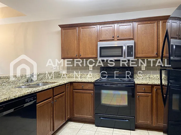 2819 Southwood Ln — Photo 11